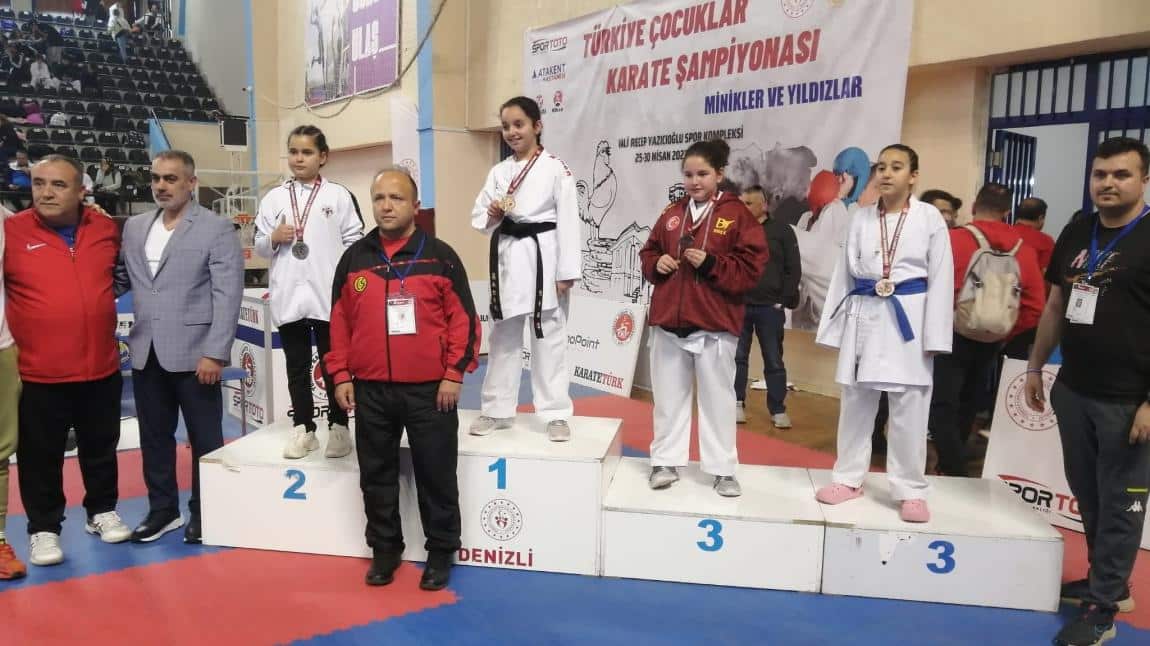 Şehit Barış Öztürk Ortaokulu Türkiye Şampiyonu